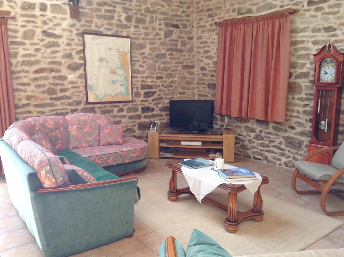 Le Bois Chef D'Ane Bed & Breakfast Collinée Exterior photo